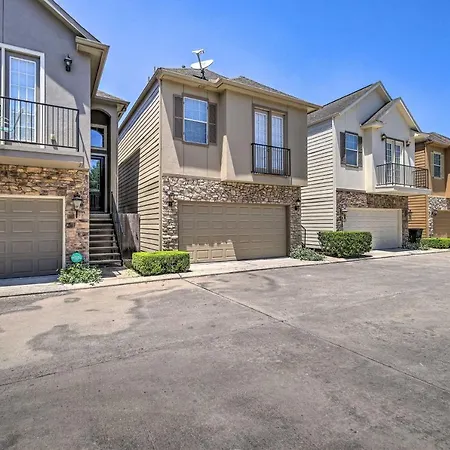 Pet-Friendly Houston Home - 3 Mi To Nrg Stadium!